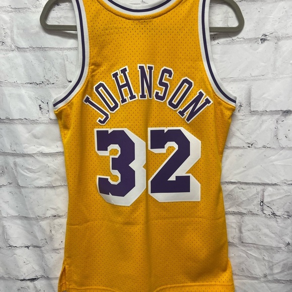 Los Angeles Lakers Magic Johnson Mitchell & Ness Retired Player Jersey - Picture 4 of 9